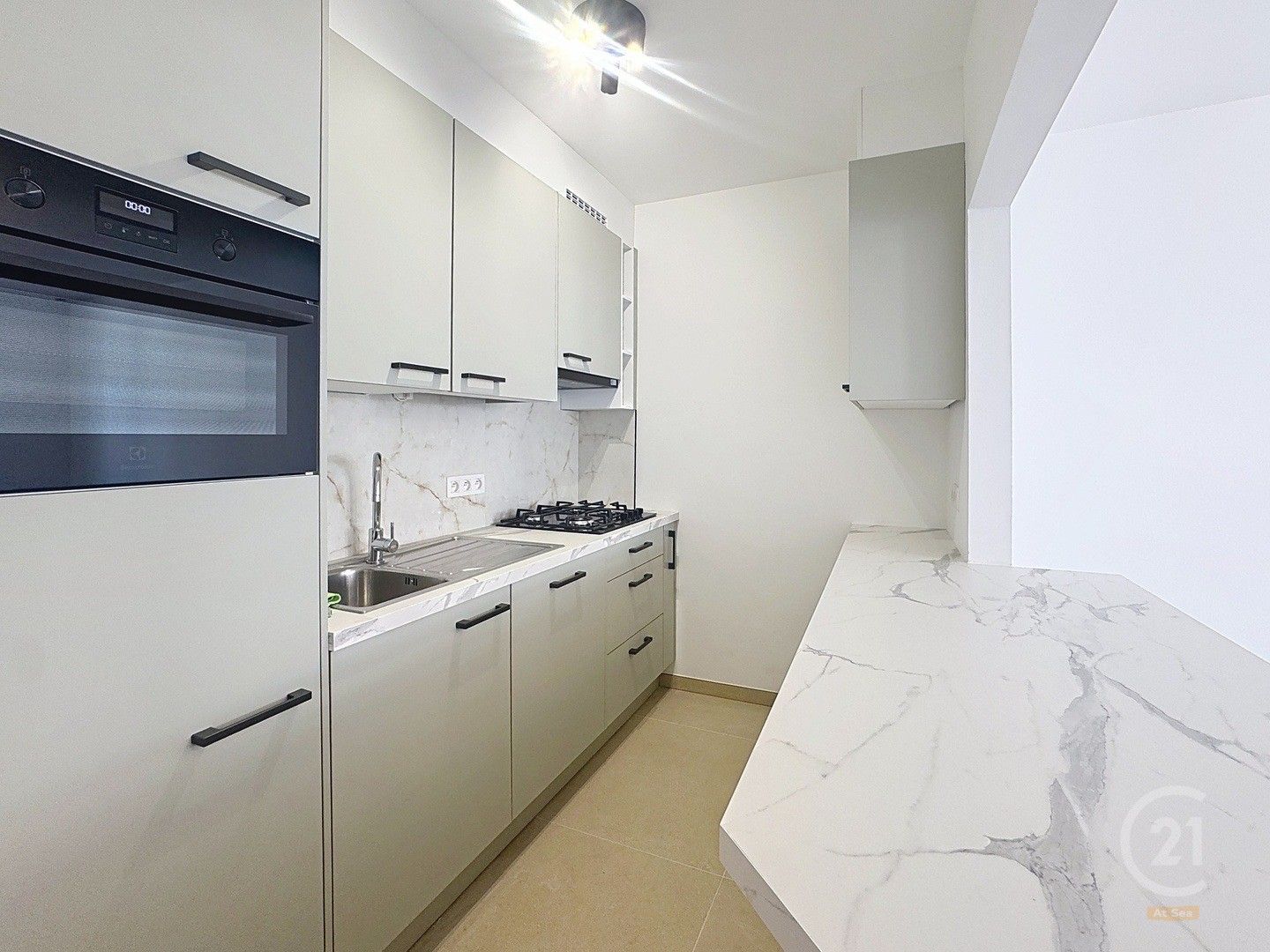 Instapklaar gerenoveerd appartement op toplocatie in Westende-Bad foto 3