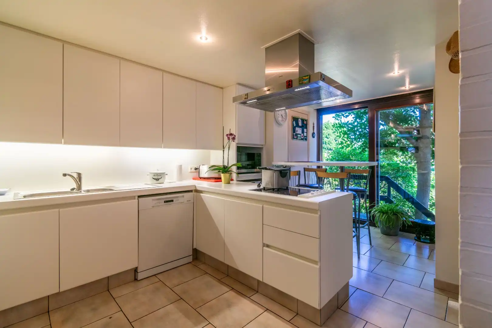 RUIME, INSTAPKLARE DRIEGEVEL BEL-ETAGE WONING ! foto 12