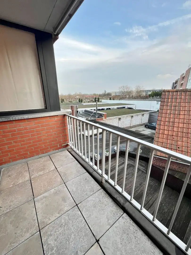 Ieper - Ruim instapklaar appartement met terras op centrale ligging - met garage foto 12