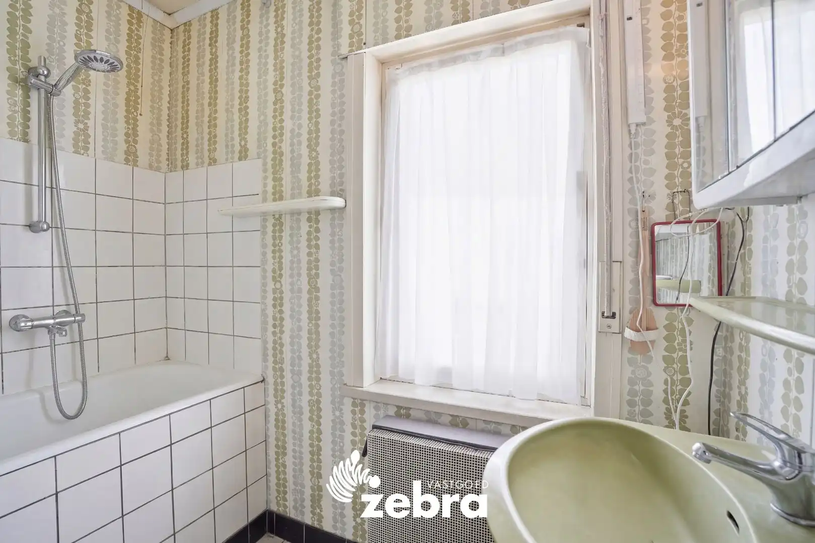 Te renoveren woning met veel potentieel op rustige ligging! foto 15