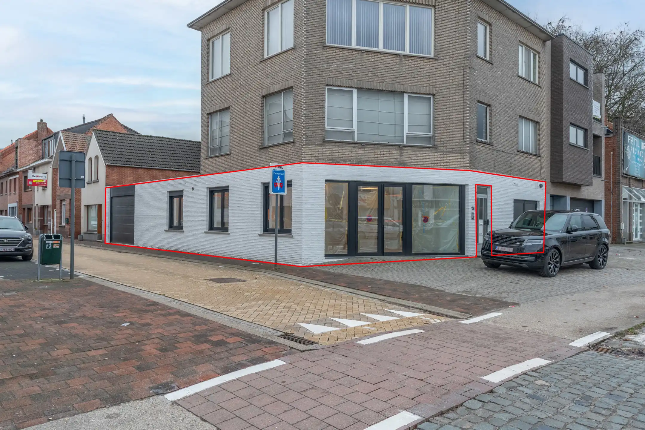 Handelspand met garage, gelegen op topligging te Vosselaar! foto {{pictureIndex}}