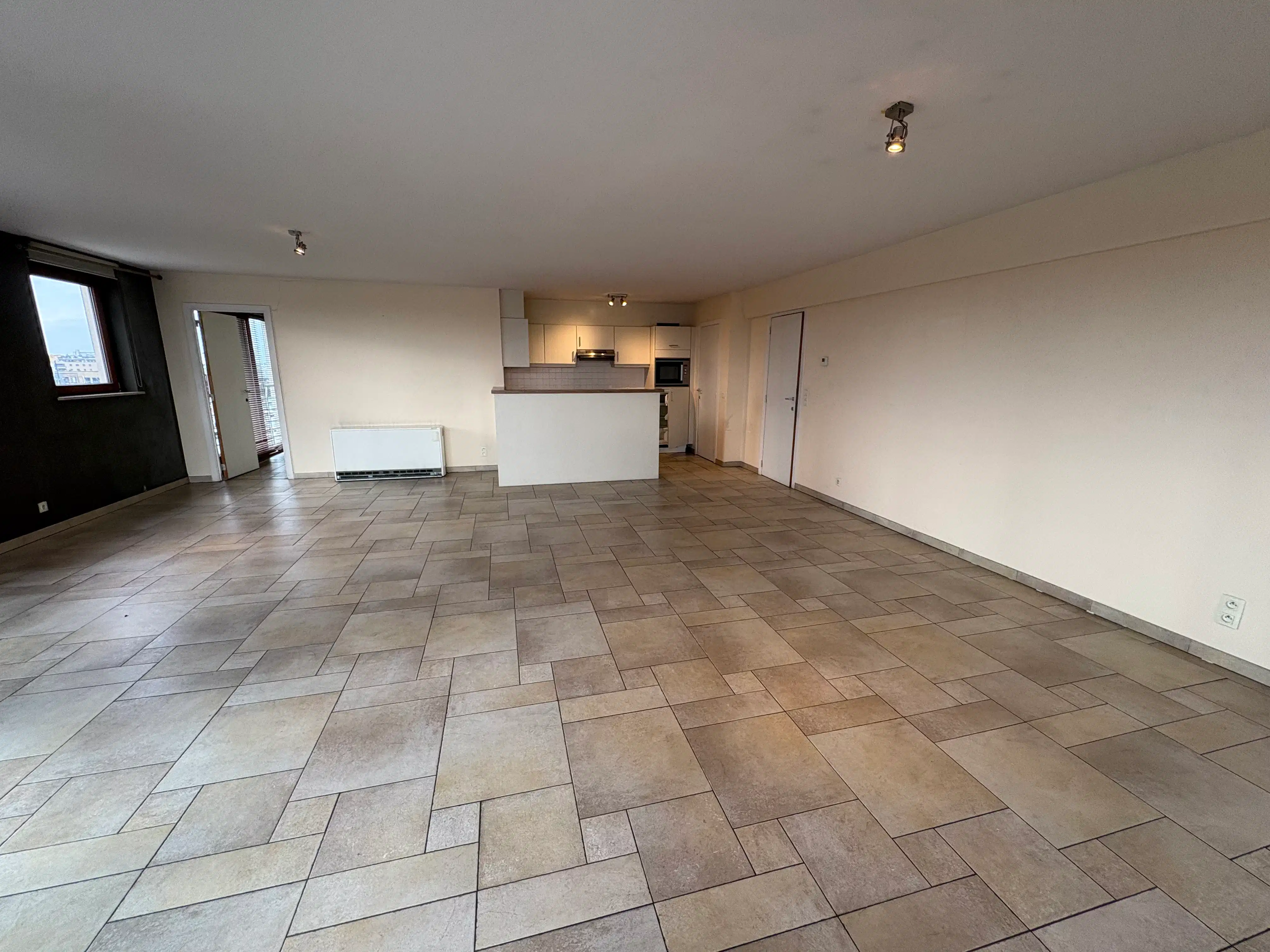 Heel ruim appartement met drie slaapkamers en twee terrassen te Zeebrugge. Mooi uitzicht op de Haven. foto 4