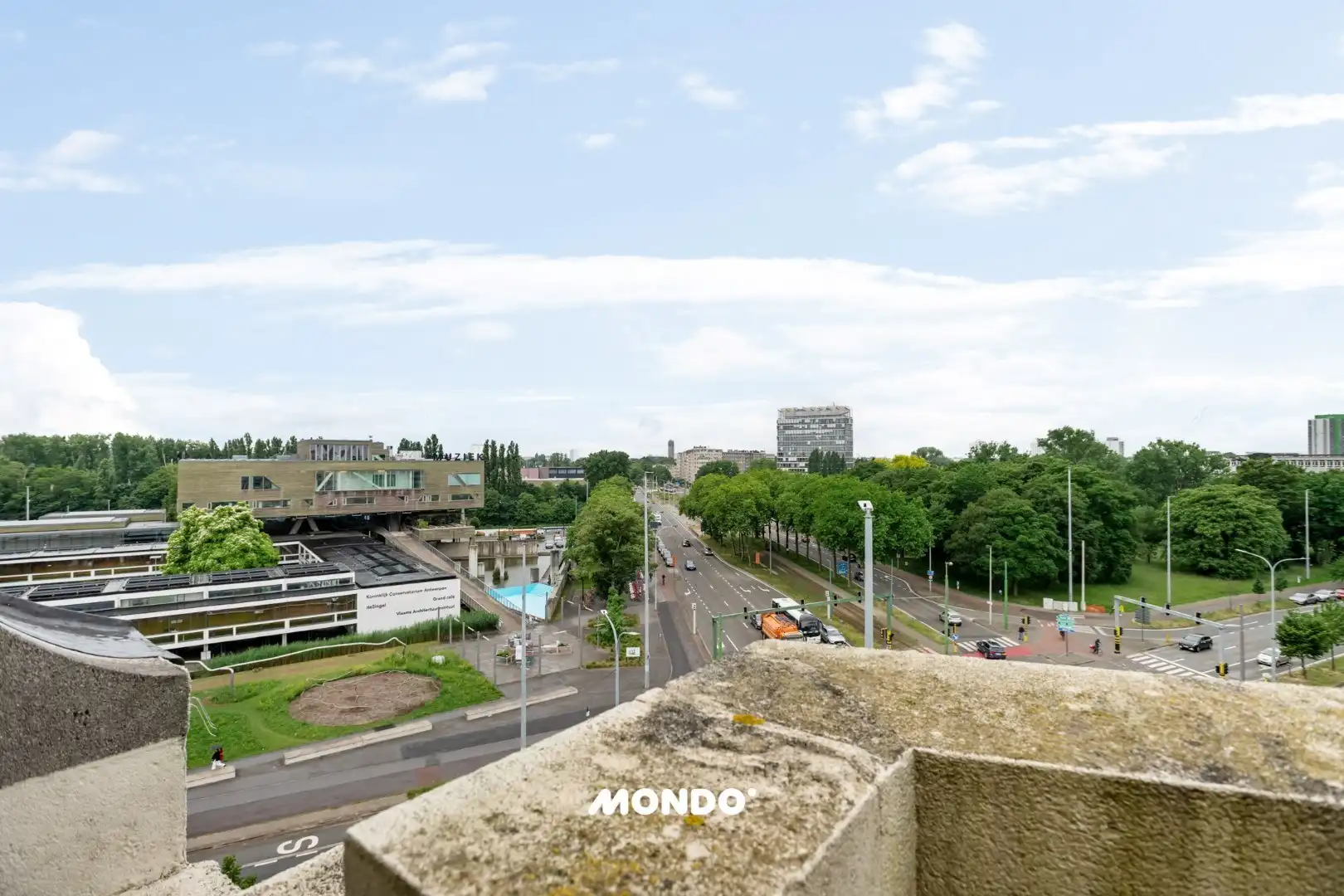 Exclusief  wonen boven de stad: eindeloos panorama en strak design. foto 25