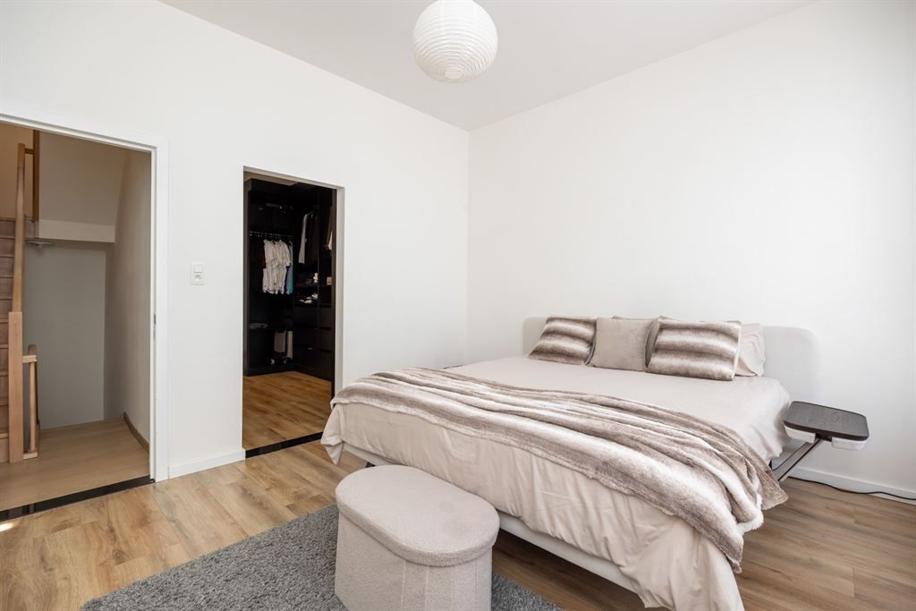 Ruime gerenoveerde woning met alle comfort foto 8