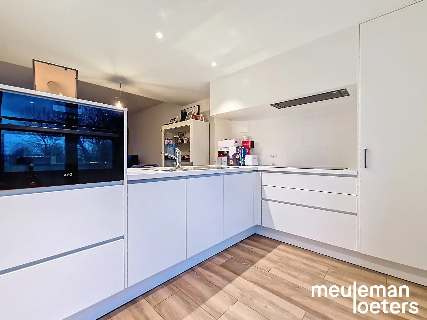 Modern appartement met terras en autostaanplaats foto 5