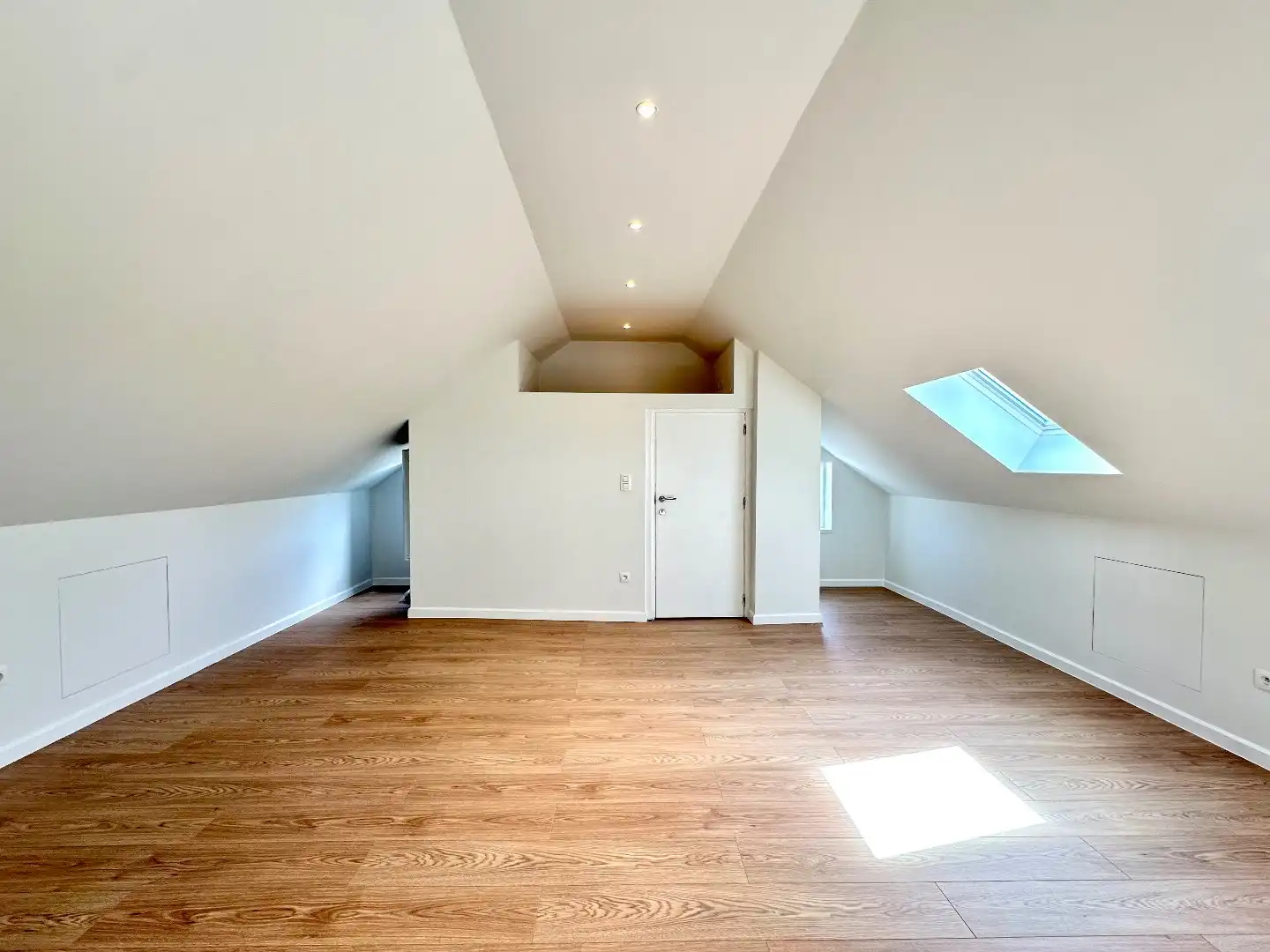 Ruime en gerenoveerde gezinswoning met 3 slaapkamers en veel comfort foto 23