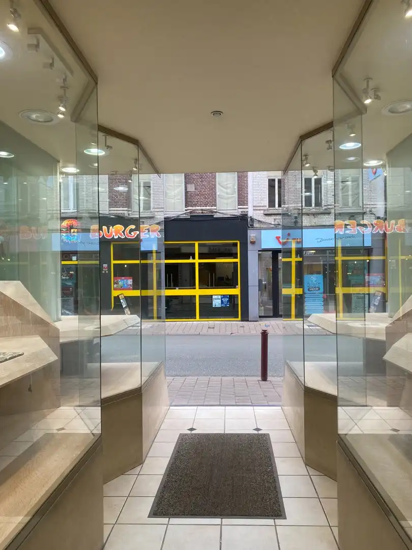 Handelspand met ruime woonst in het hart van Geraardsbergen foto 3