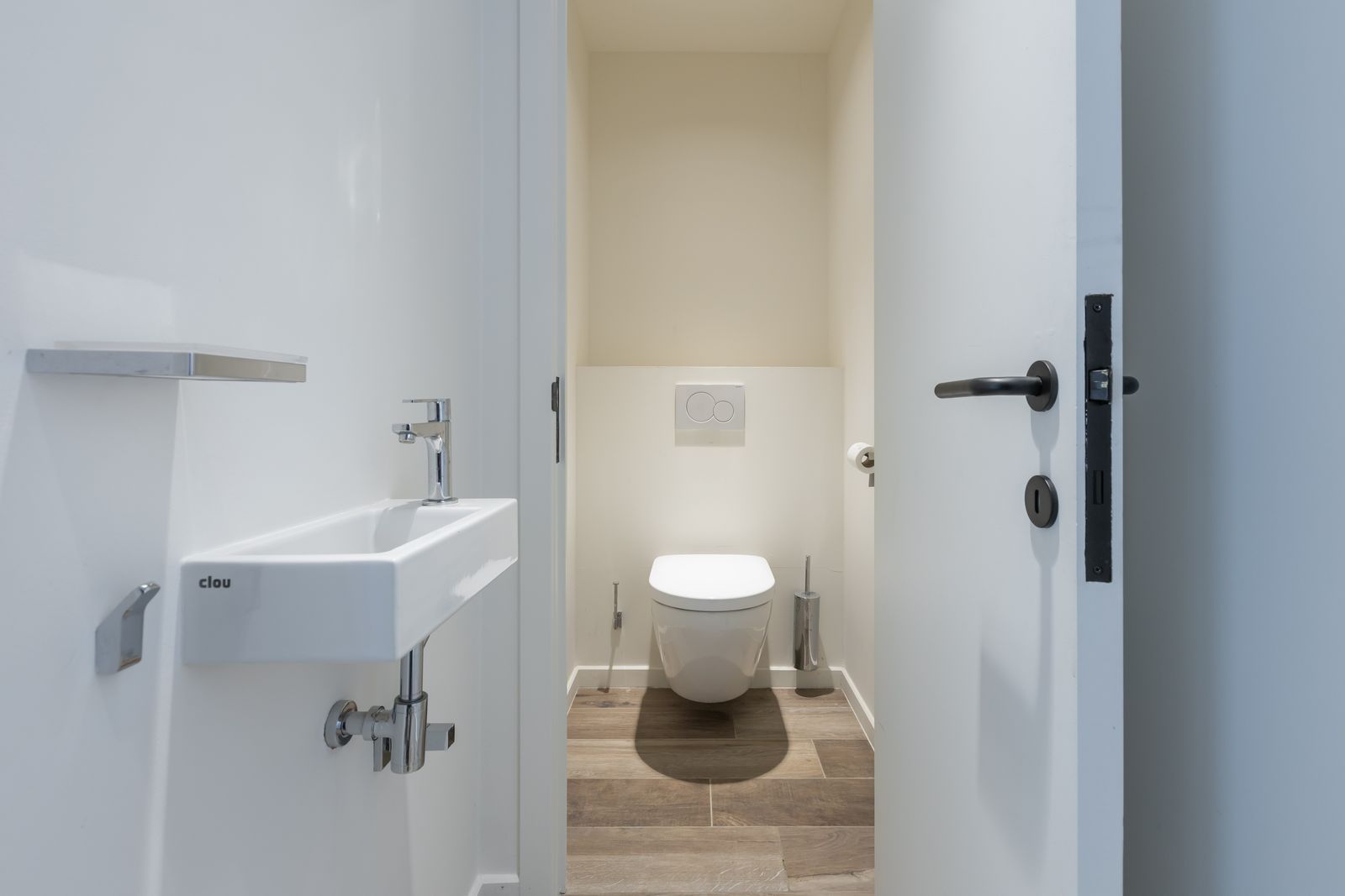 Grote eigendom met winkel, 2 appartement én prachtige loods foto 15