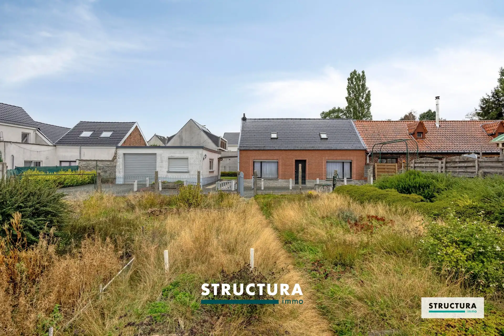 Hoofdfoto van de publicatie: Woning met tuin en garage/atelier, gelgen in alle rust!