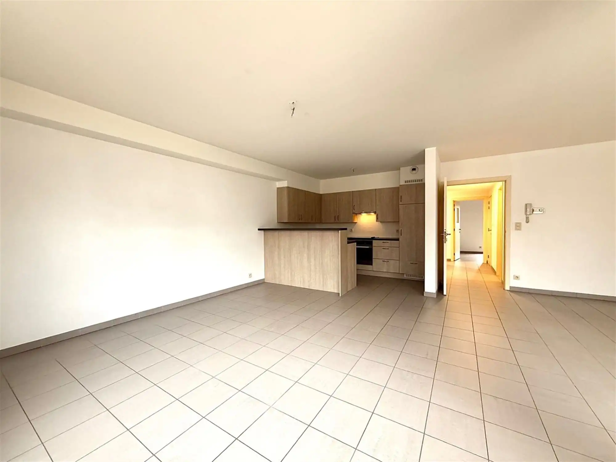 Dorps-APPARTEMENT (1ste) met 2 SLAAPKAMERS & TERRAS foto 3