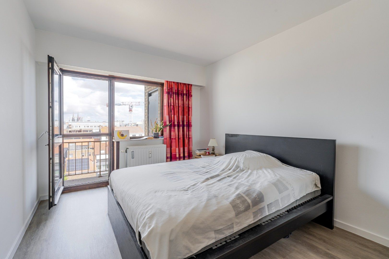 Instapklaar appartement te koop in Oostende met EPC-label B. 93 m², 2 badkamers, terras, streepje zeezicht en onderhoudsvriendelijke vinyl-laminaatvloer. foto 12