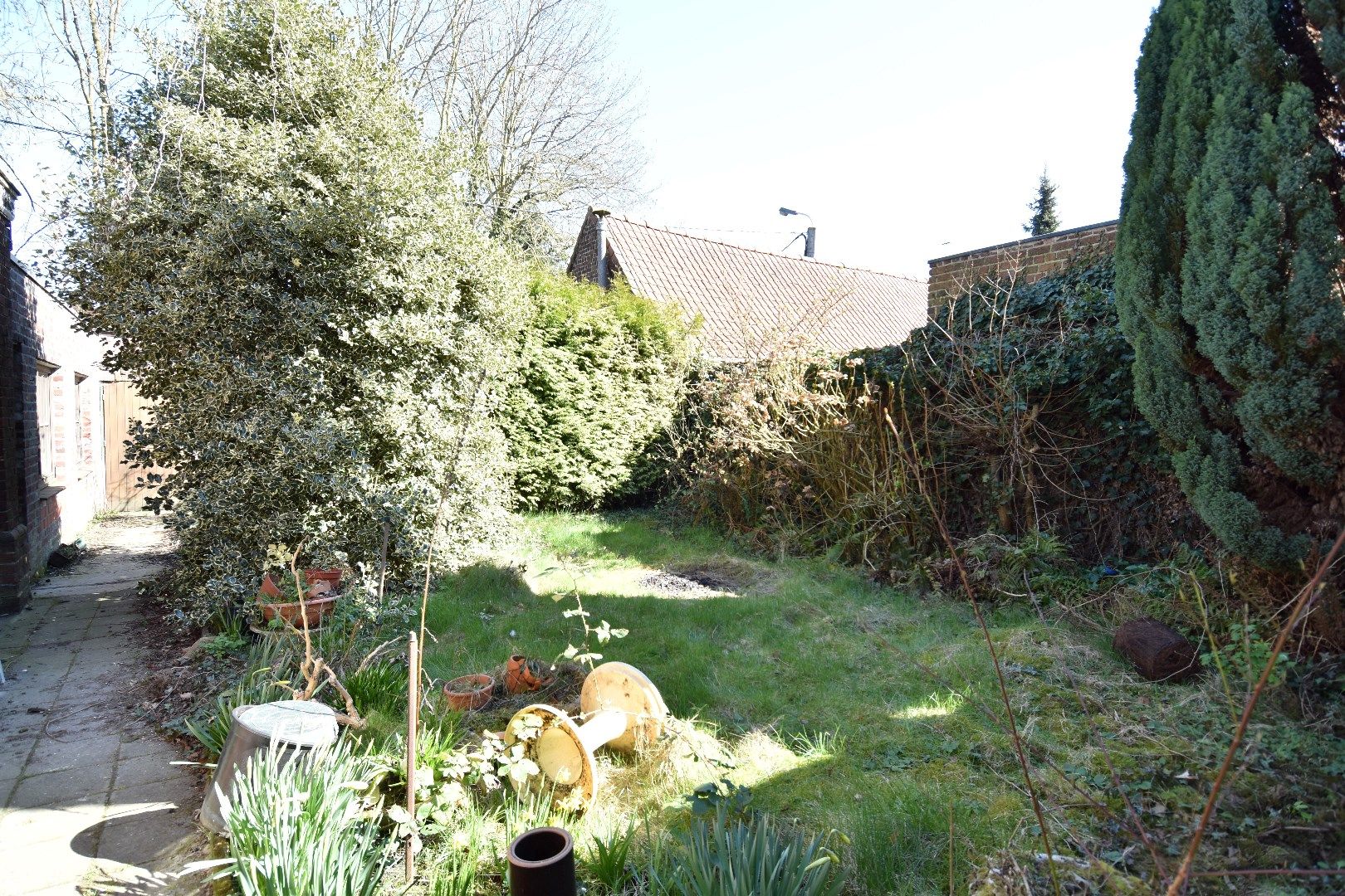 Karaktervolle burgerwoning met 3 slaapkamers, 2 garages en een mooi stukje tuin te koop in Rollegem foto 22
