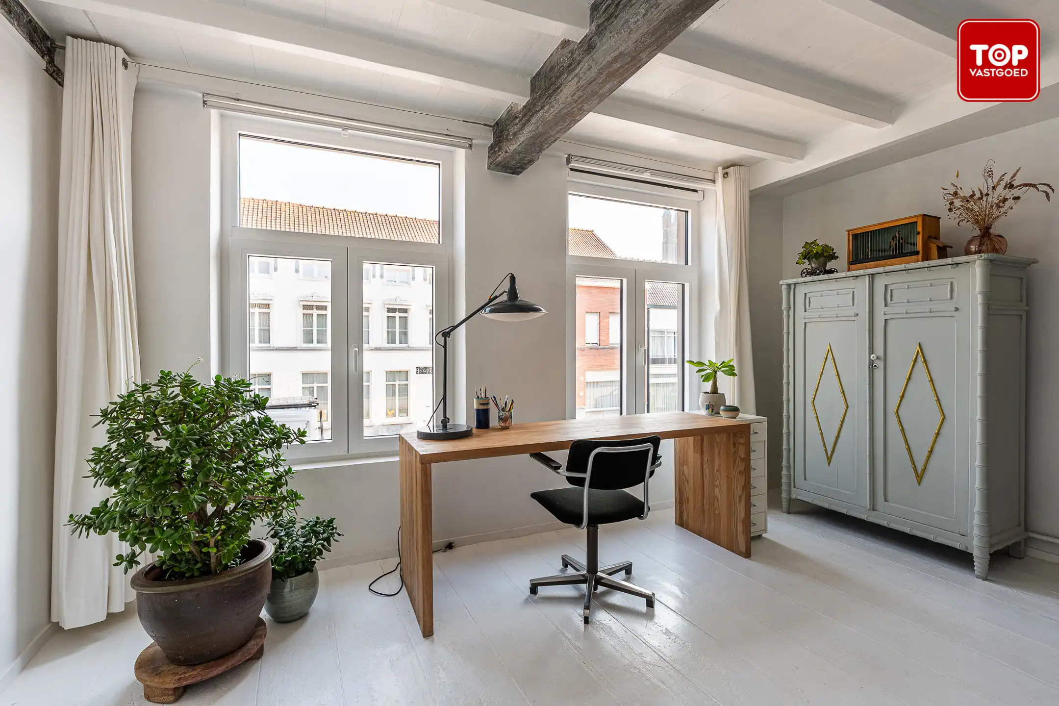 Authentieke en ruime woning met 3 slaapkamers, groot atelier en zonnige tuin foto 13
