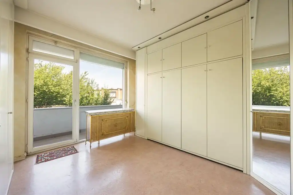 Gigantisch te renoveren appartement met 4 slpk foto 10