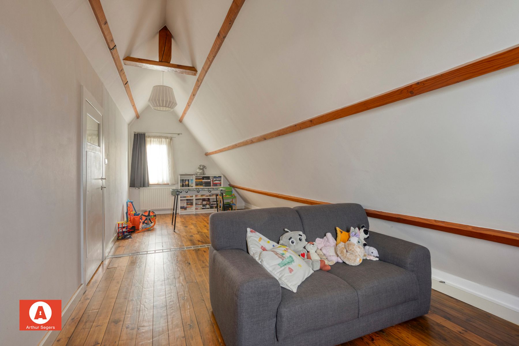 Karaktervolle open bebouwing met 5 slaapkamers en bureau foto 22