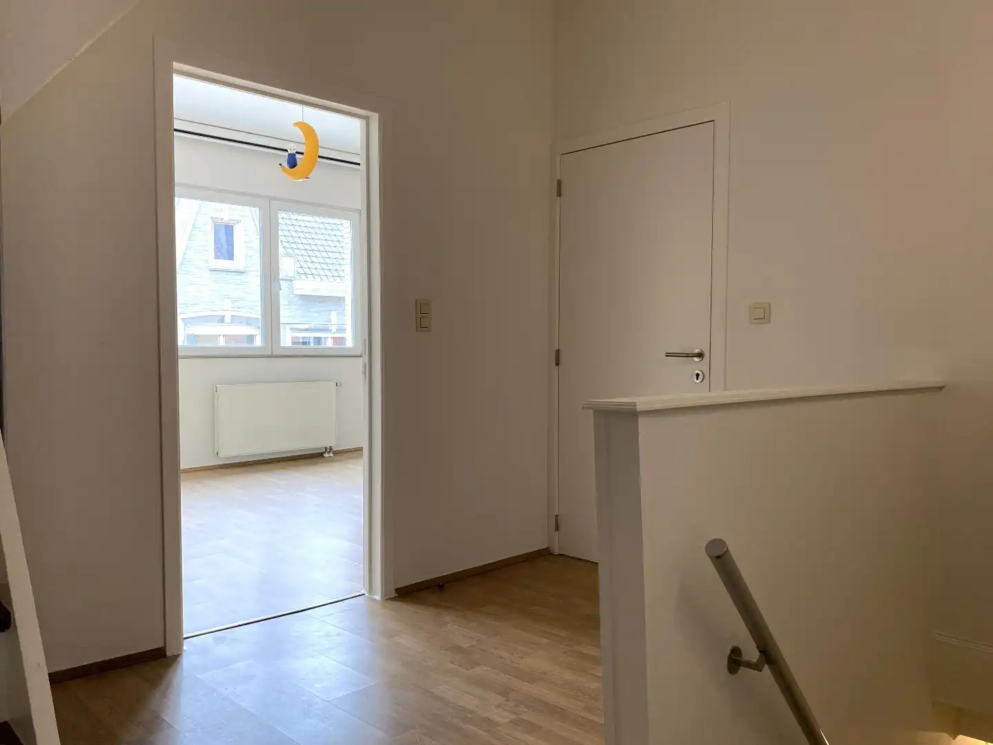 CENTRAAL GELEGEN RIJWONING MET 2 SLAAPKAMER EN KOER foto 9