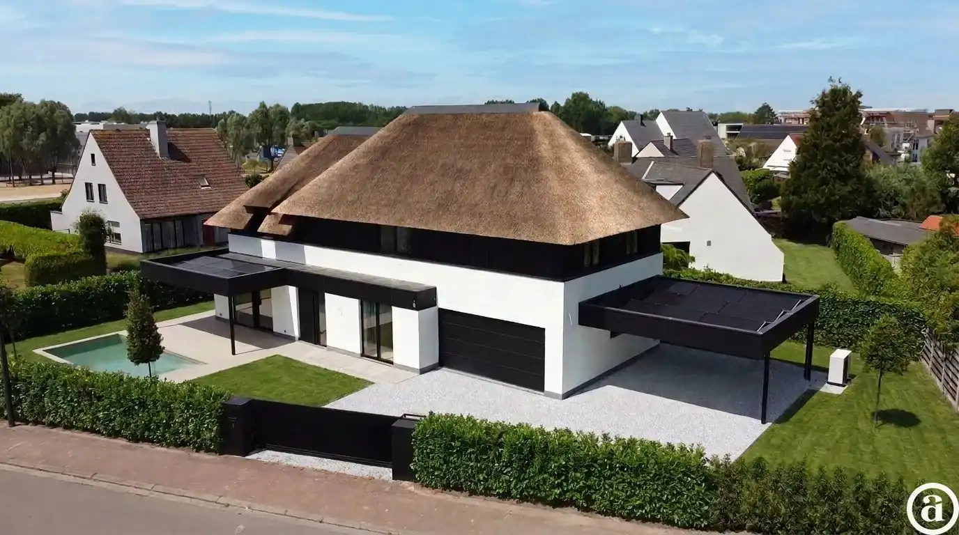 Prachtige nieuwbouw villa met 5 slaapkamers gelegen in een rustige residentiële omgeving.  foto 9