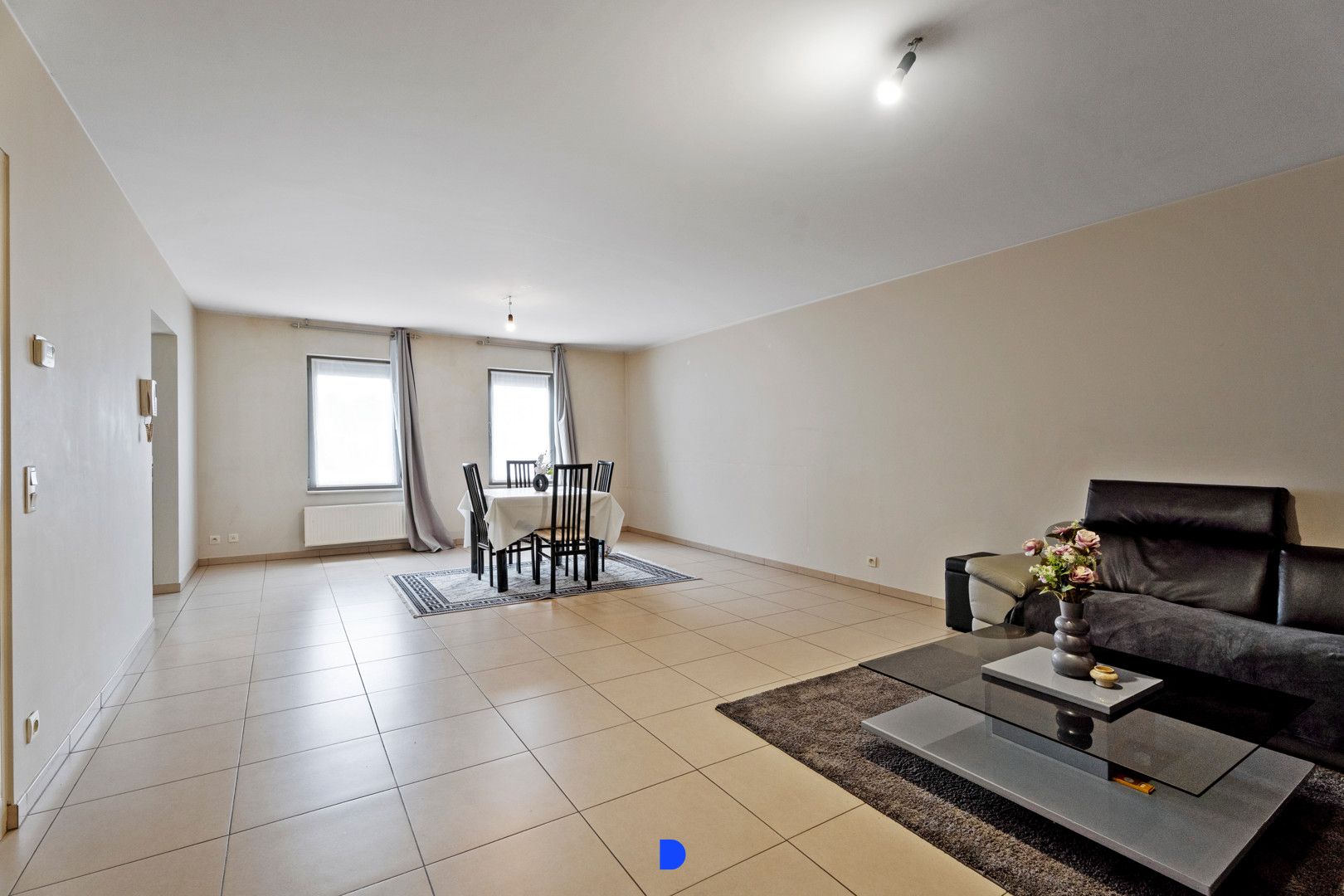 Ruim gelijkvloers appartement met terras. foto 5