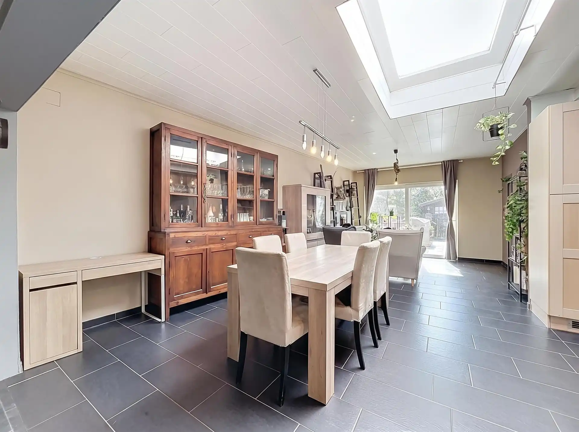 open bebouwing met 4 slaapkamers en 2 badkamers op toplocatie op perceel van 746m². foto 3