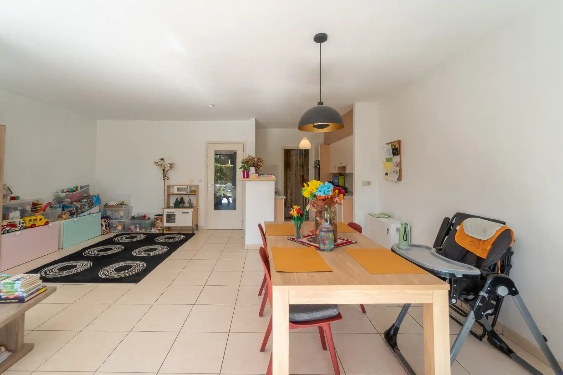 Gelijkvloers 2-slpk appartement met tuin! foto 9