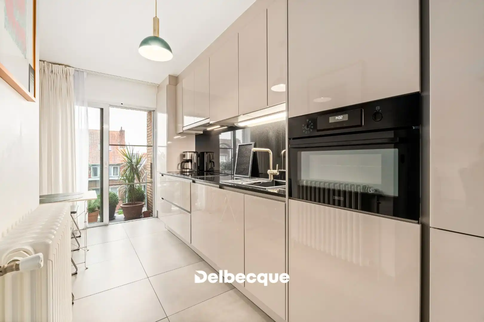 Volledig gerenoveerd appartement met 2 slk en open zicht in topbuurt Kristus-Koning foto 6