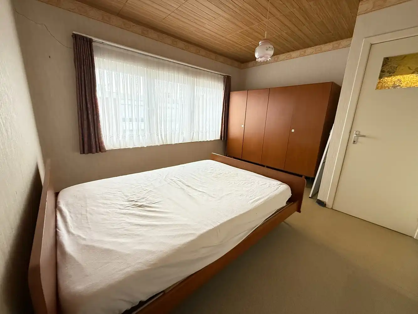 Half open bebouwing met 3 slaapkamers en garage, gelegen in een rustige woonwijk op 277m² foto 10