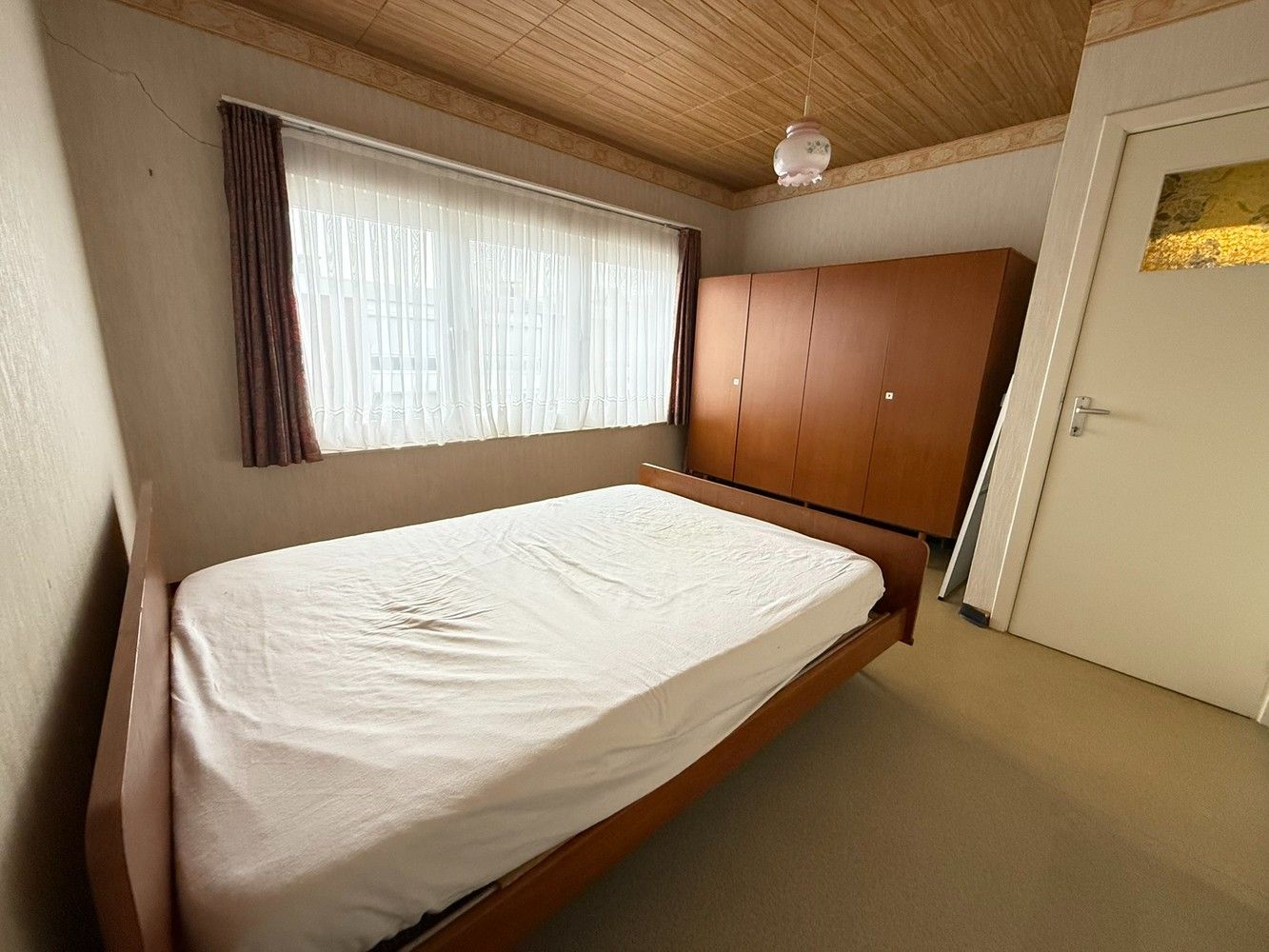 Half open bebouwing met 3 slaapkamers en garage, gelegen in een rustige woonwijk op 277m² foto 10