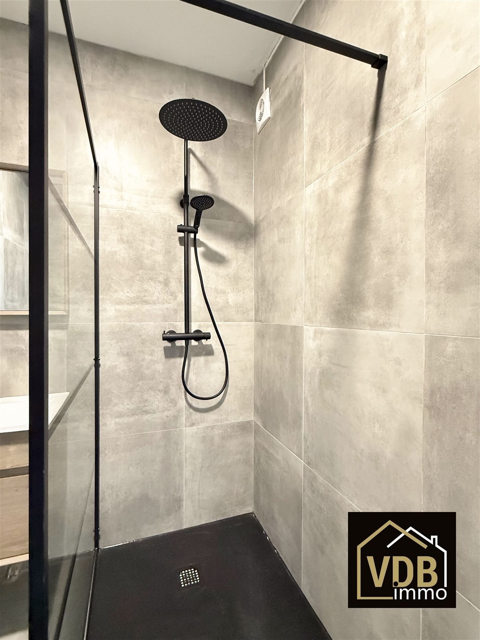 GERENOVEERD APPARTEMENT - 2 SLAAPKAMERS foto 11