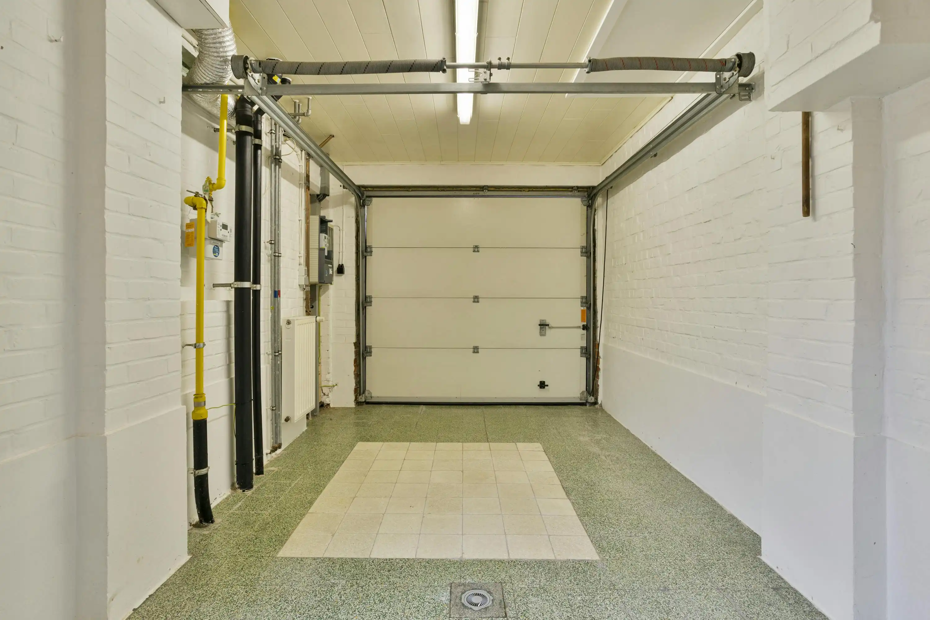 Instapklare halfopen woning met garage en tuin in Roeselare foto 17