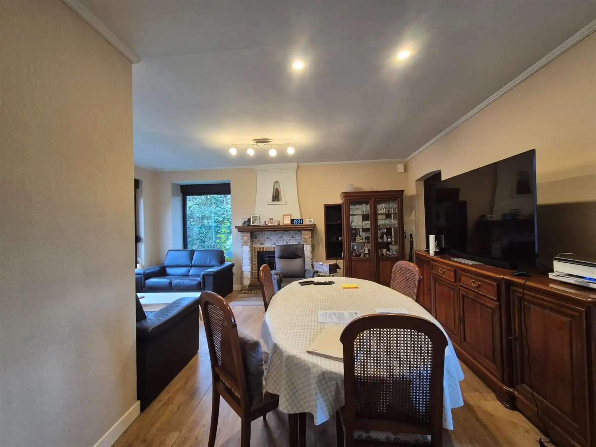 Ruime woning met 3 slaapkamers gelegen in een groene omgeving. foto 5