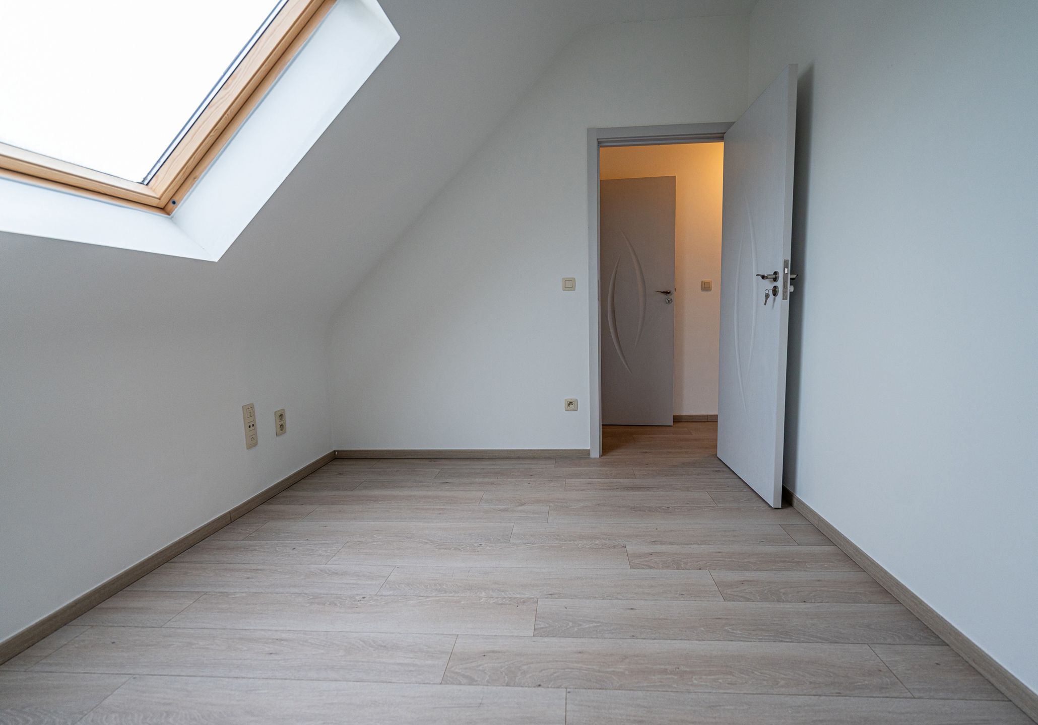 Duplexappartement met groot terras, gelegen in het centrum van Schriek. foto 15