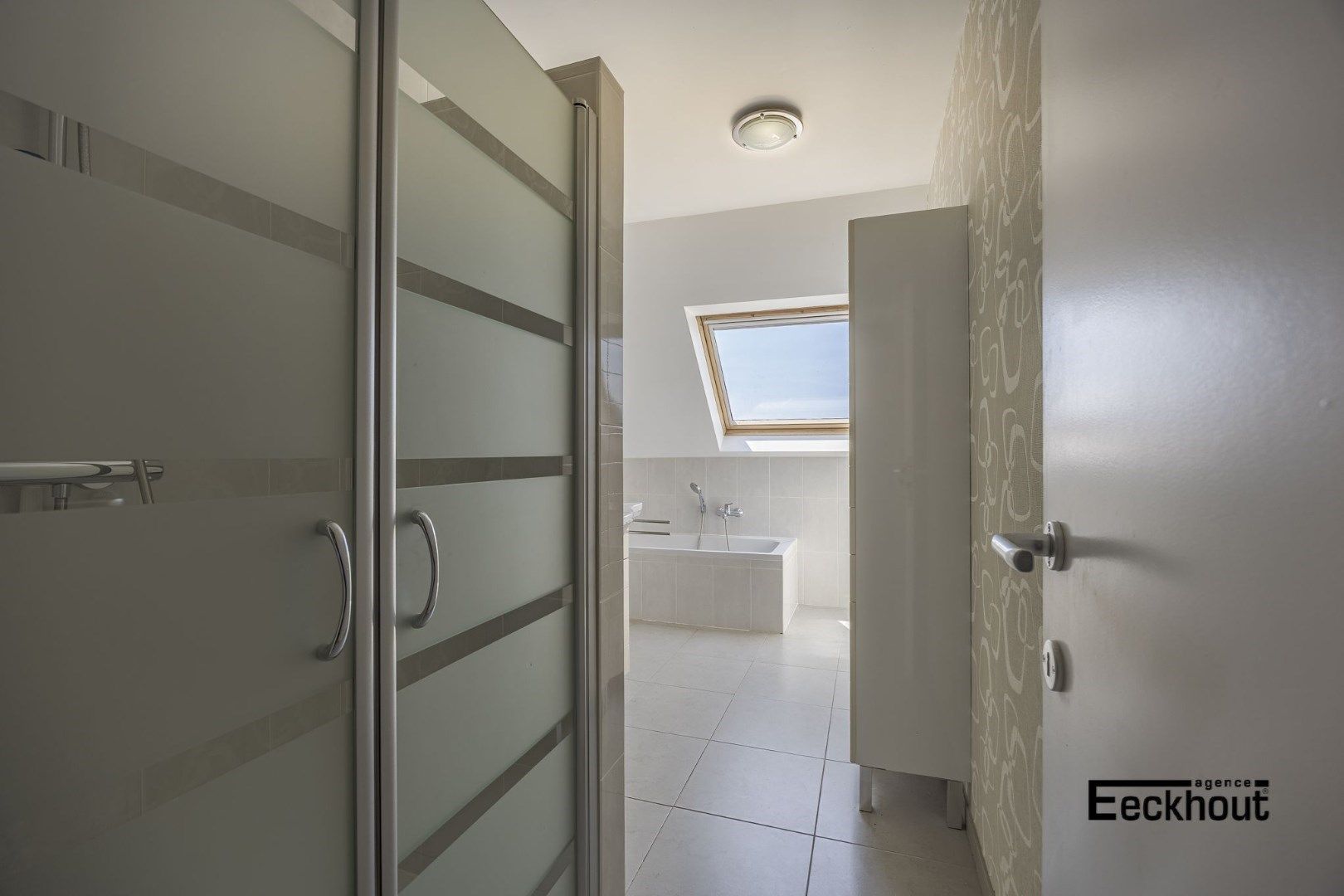 Zeer ruime, recente woning met open zicht op de Spuikom! foto 17