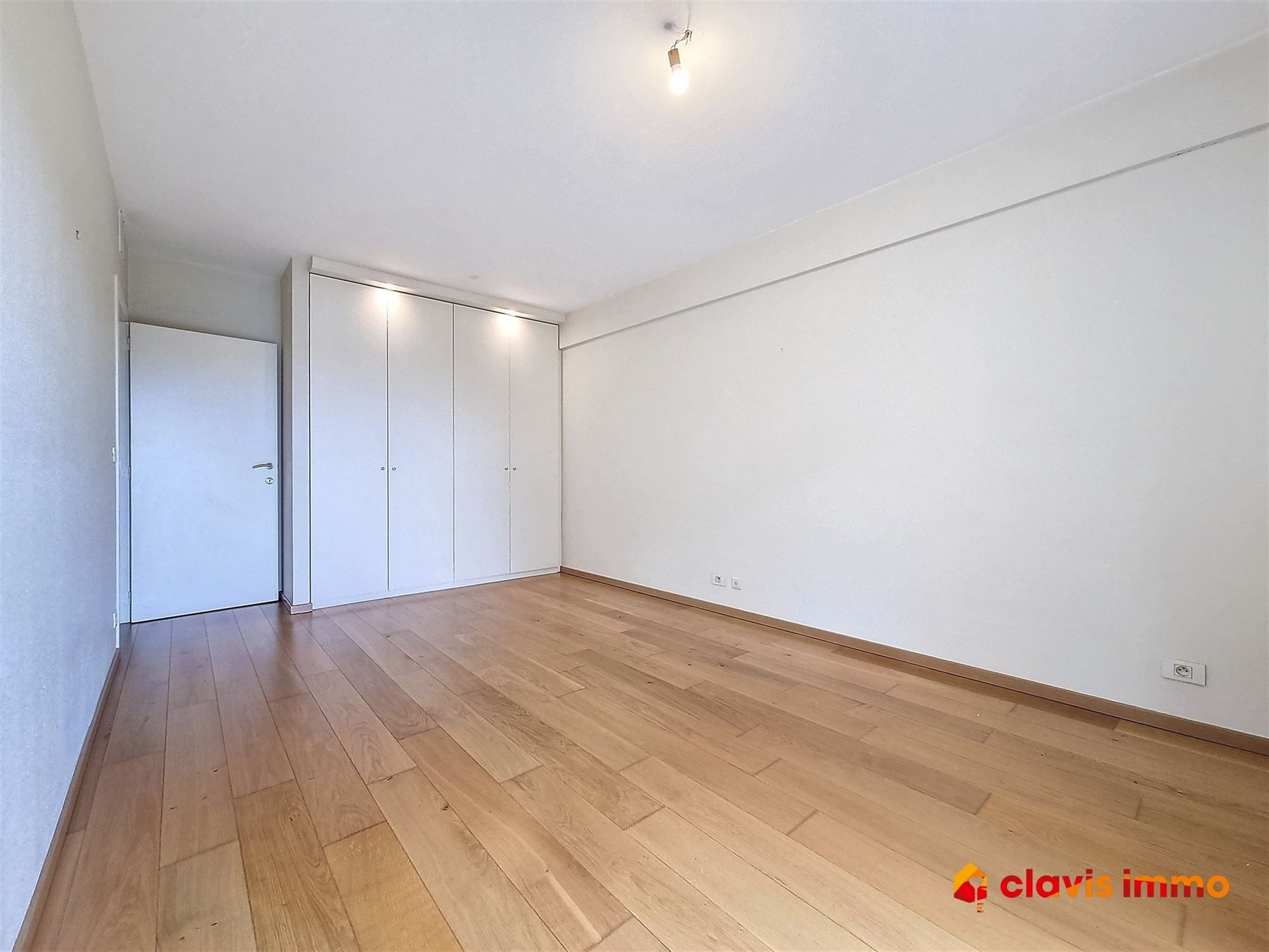 Prachtig staning appartement met 3 slaapkamers + grote moduleerbaar bureau foto 13