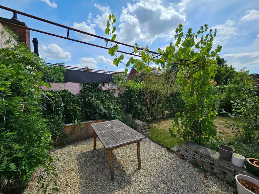 prachtig gerenoveerde en bemeubelde woning foto 11