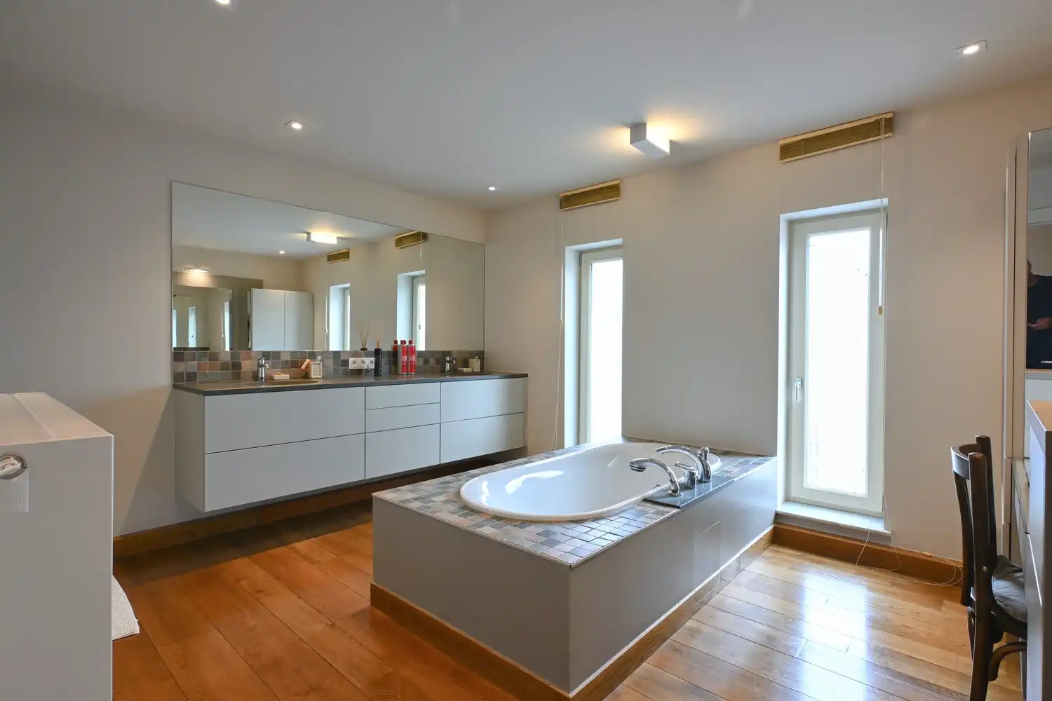 Instapklare gezinswoning met prachtige tuin en hoogwaardige afwerking foto 10