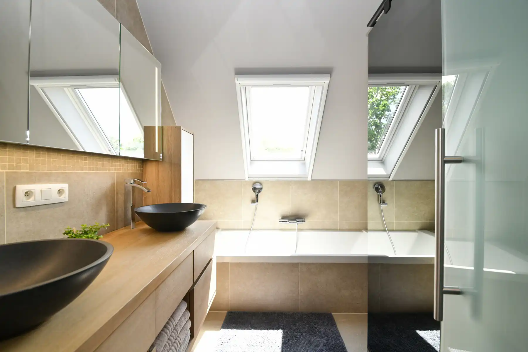 recente ruime woning met 3 slaapkamers, garage en tuin  foto 6