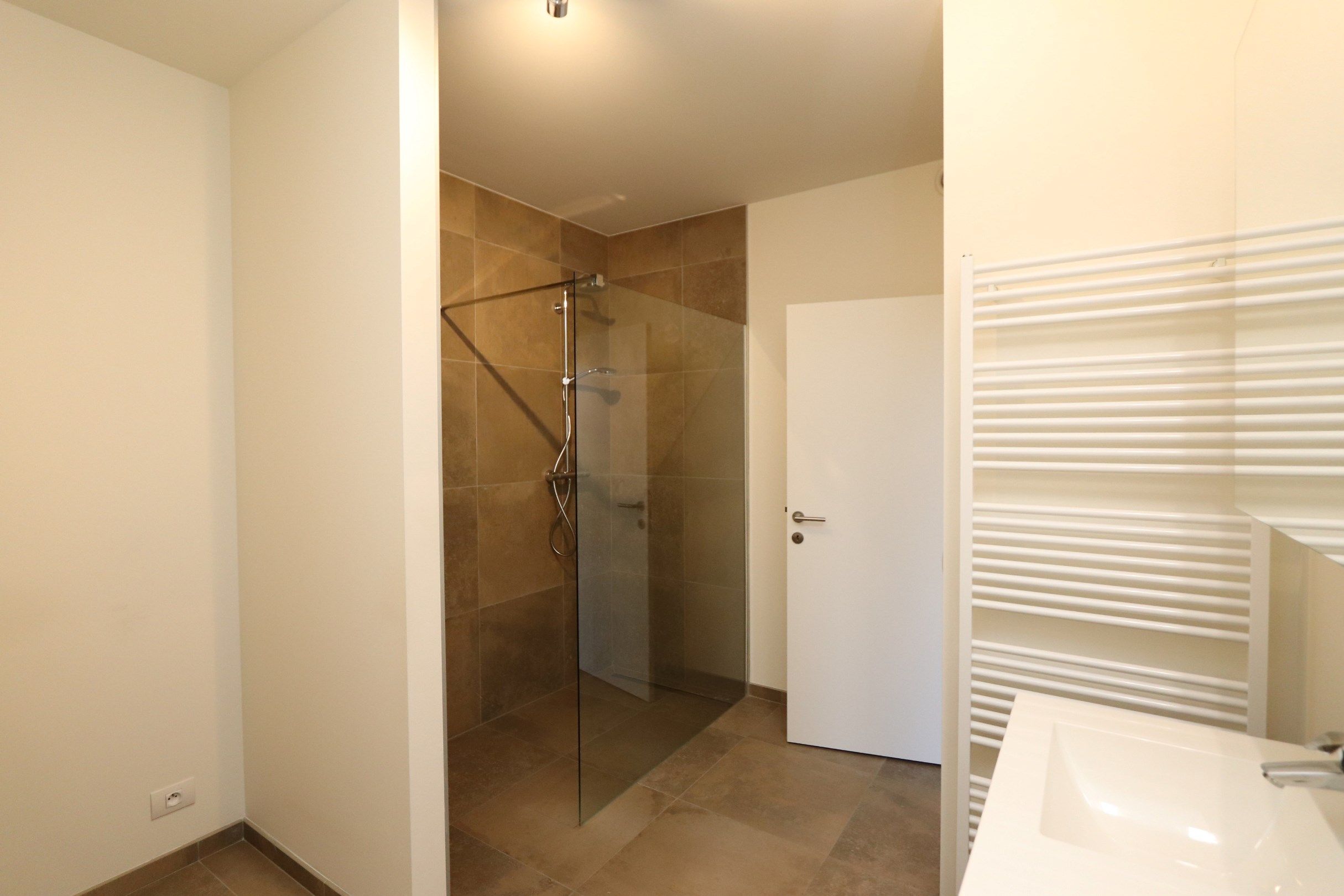 PRACHTIG NIEUWBOUWAPPARTEMENT foto 15