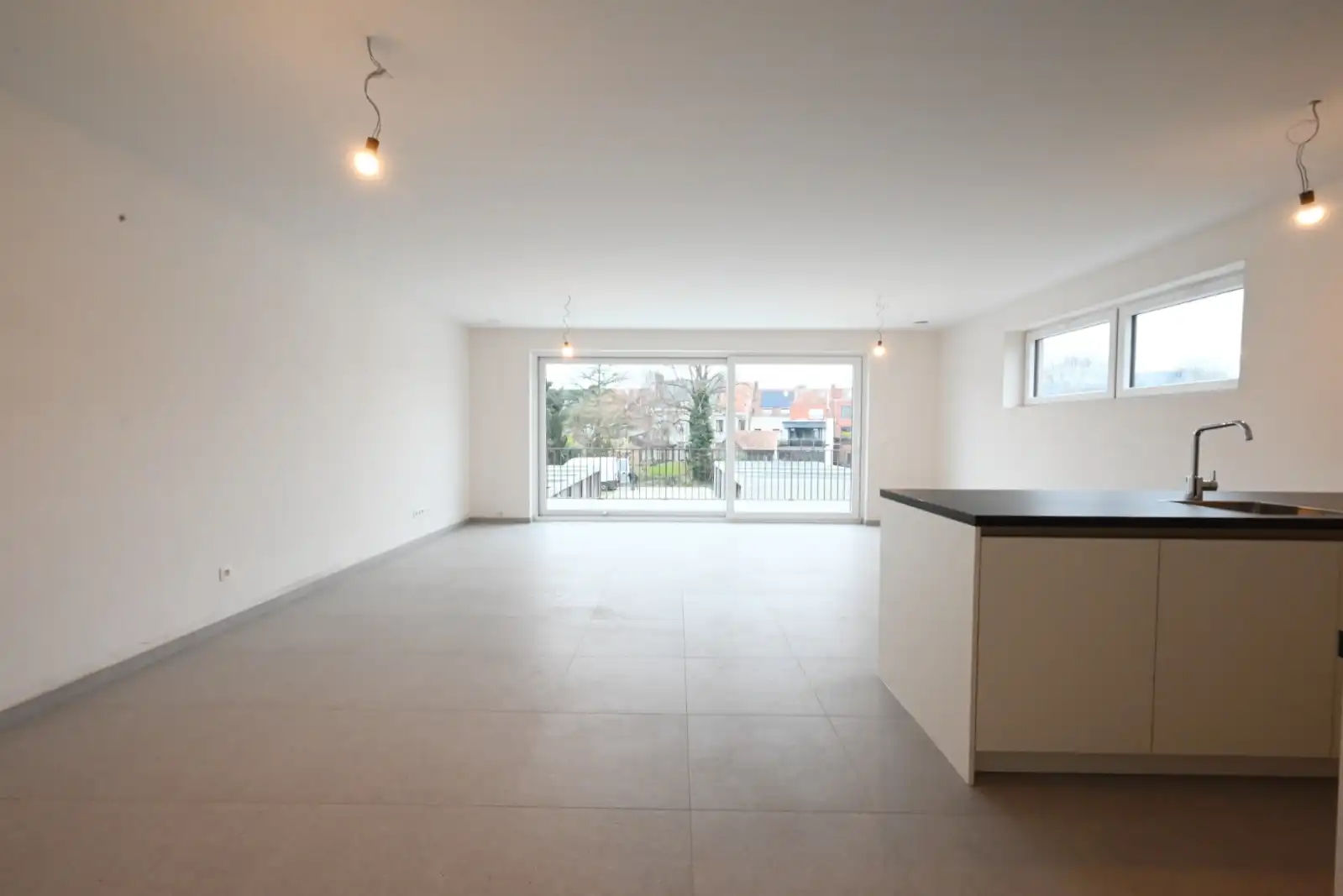 Nieuwbouwappartement te huur in het hartje van Ardooie! foto {{pictureIndex}}