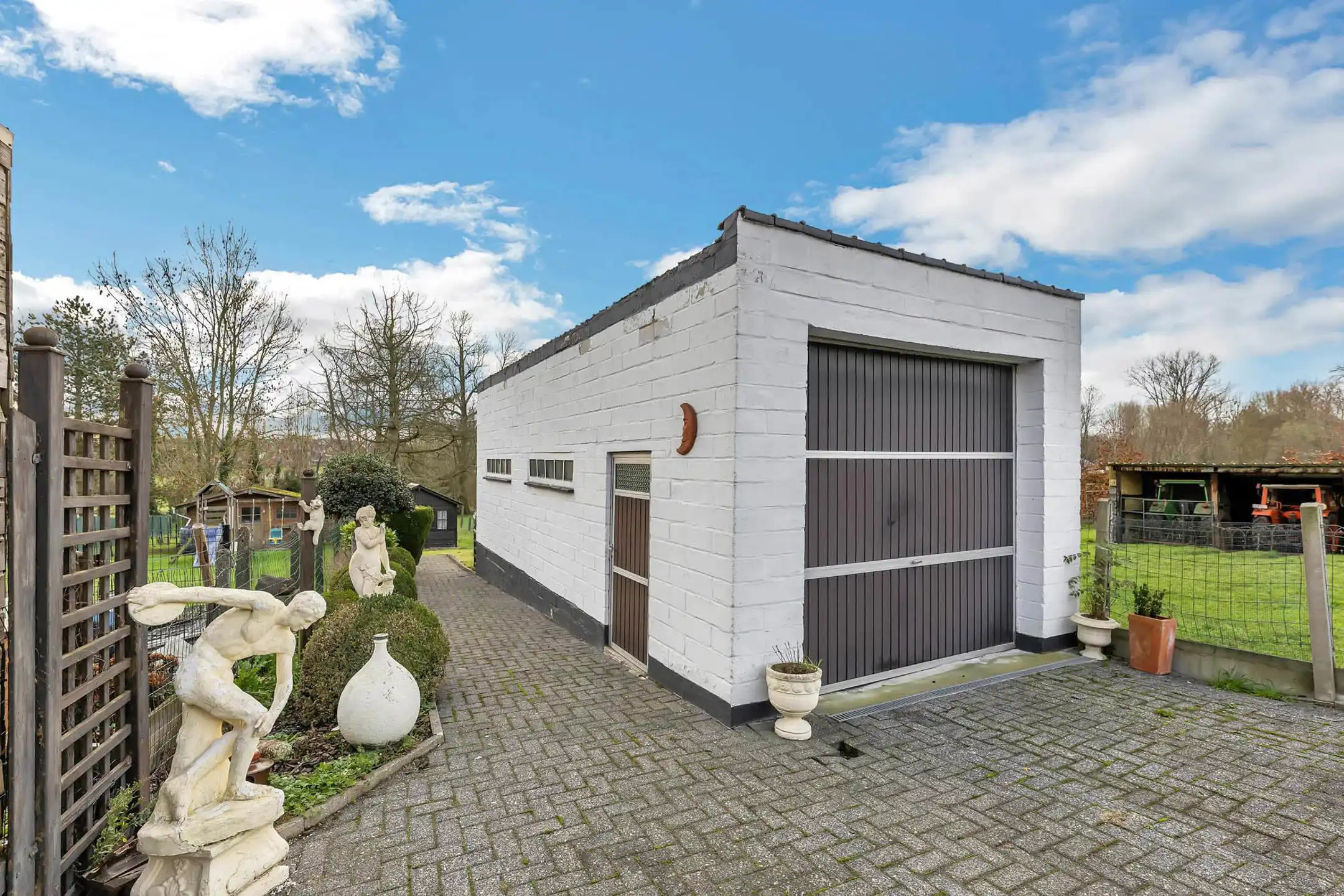 Te renoveren HOB met ruime garages en tuin foto 18