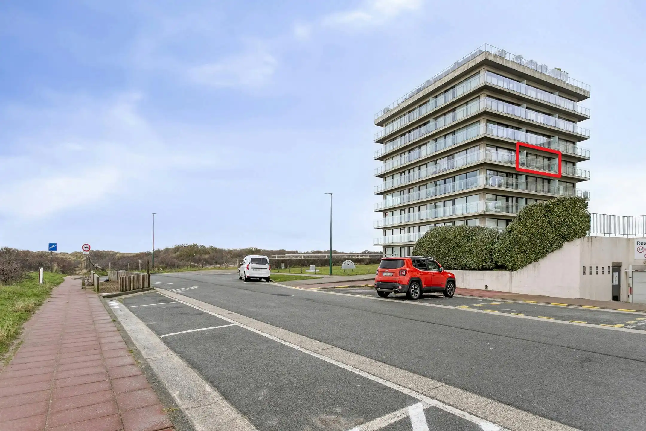 Hoofdfoto van de publicatie: Gerenoveerd appartement met 1 slaapkamer en terras in De Panne