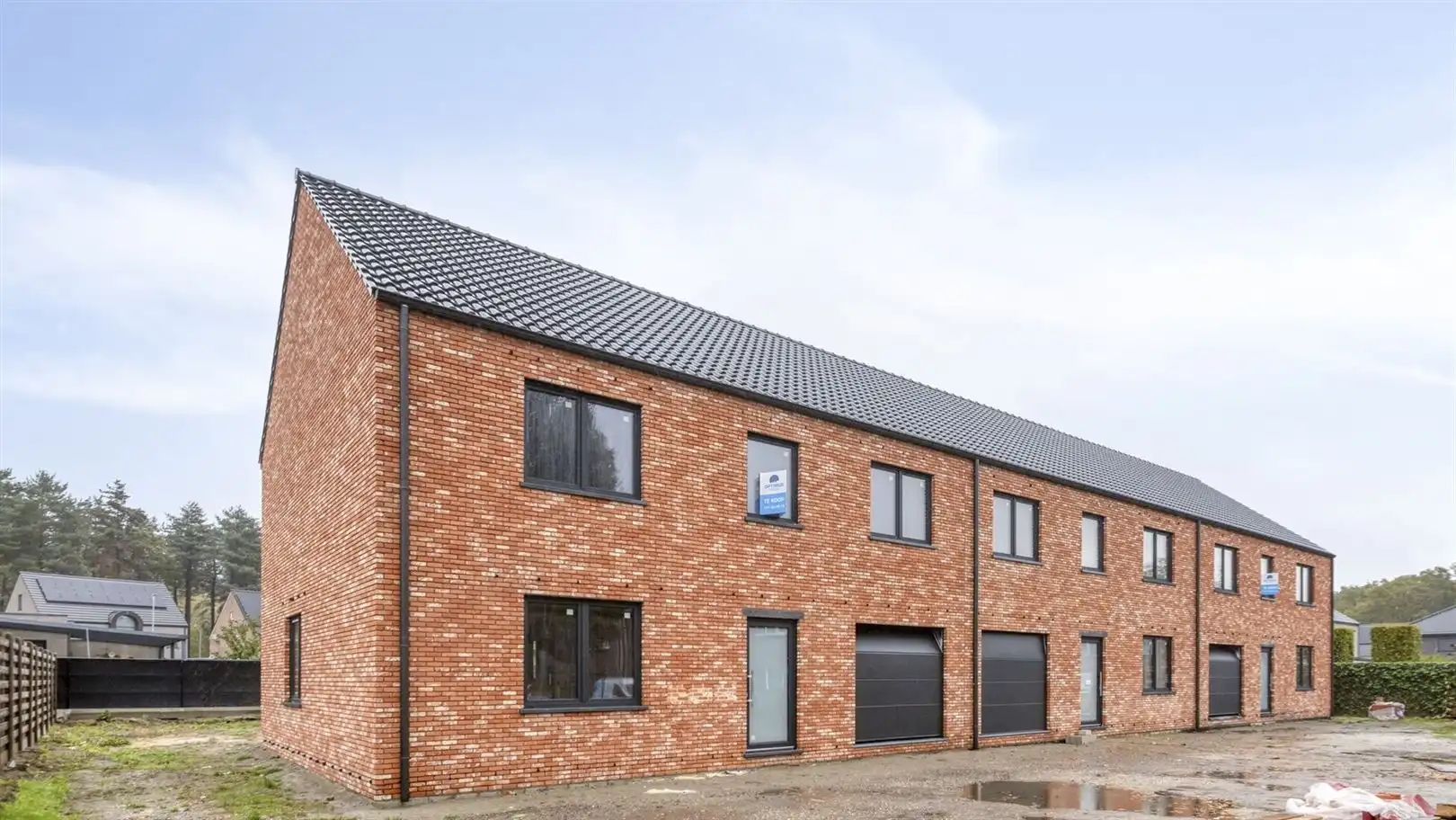 TE KOOP: Gesloten CASCO-nieuwbouwwoning met 4 slaapkamers! foto {{pictureIndex}}