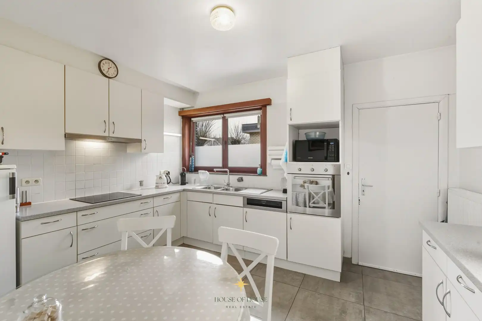 Woning met 5 slaapkamers op topligging in Assebroek, grenzend aan natuurgebied foto 6