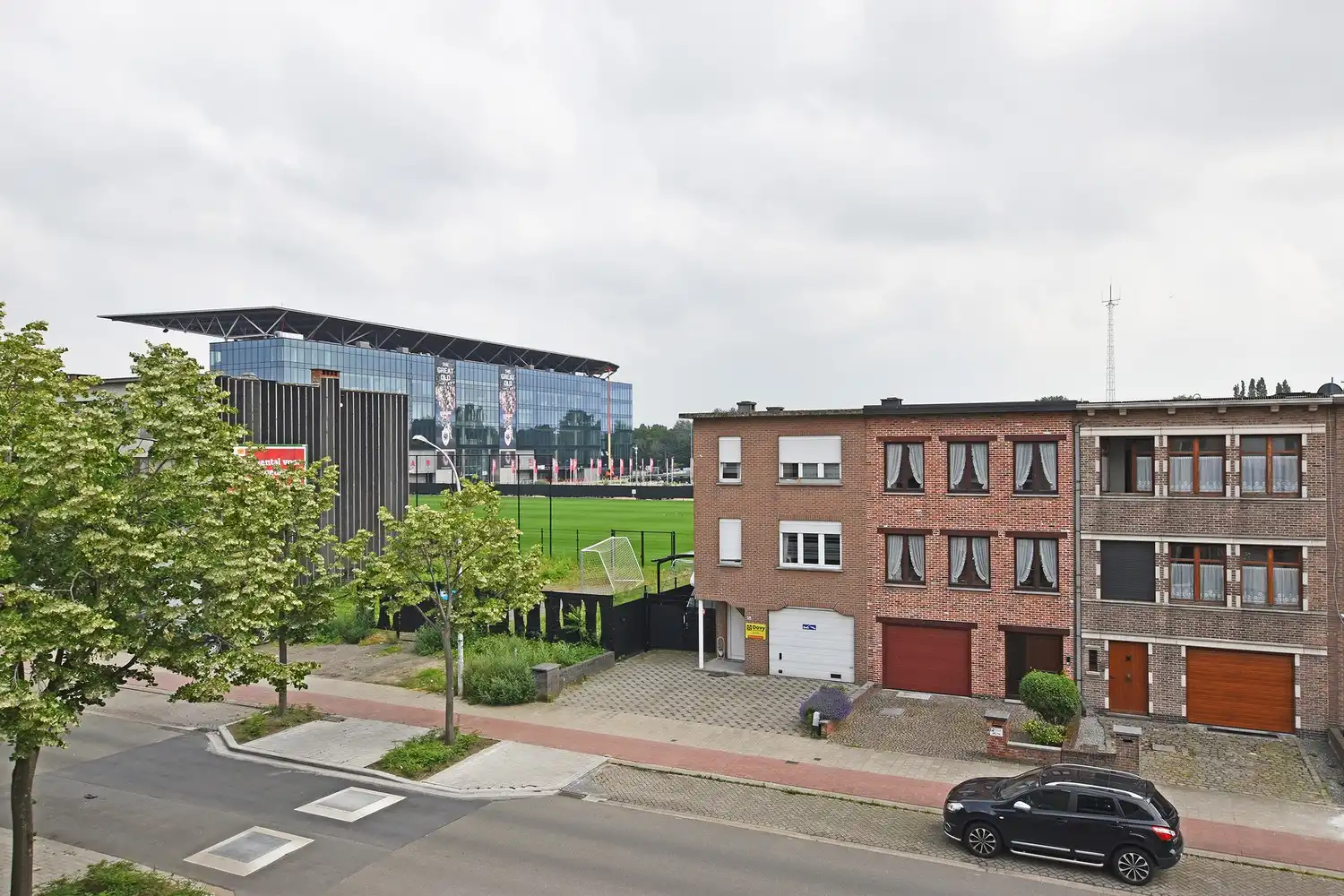 Verzorgd appartement met twee slaapkamers en terras te Deurne. foto {{pictureIndex}}