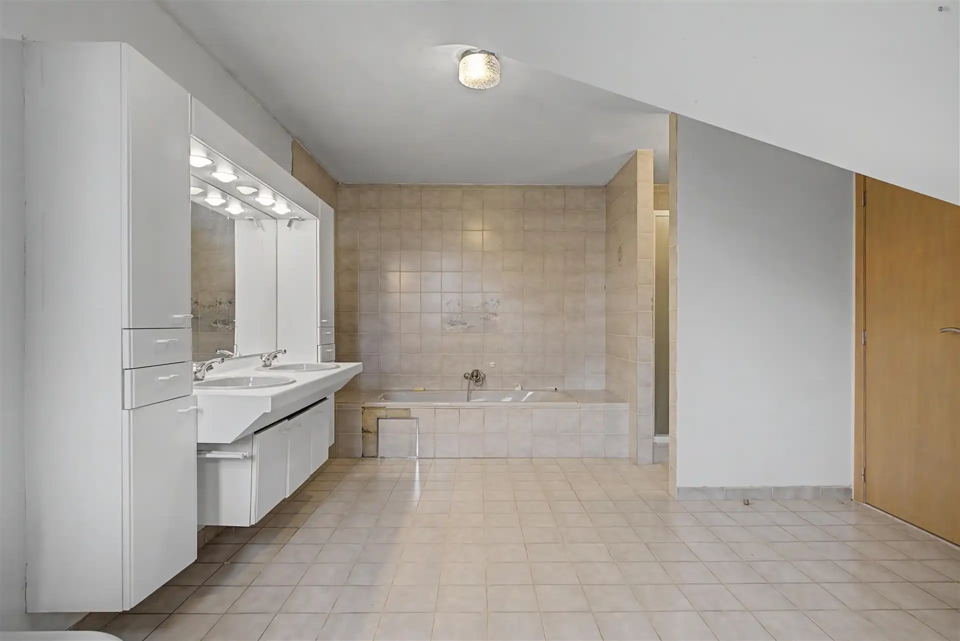 Half open bebouwing met een uitstekende basis foto 17