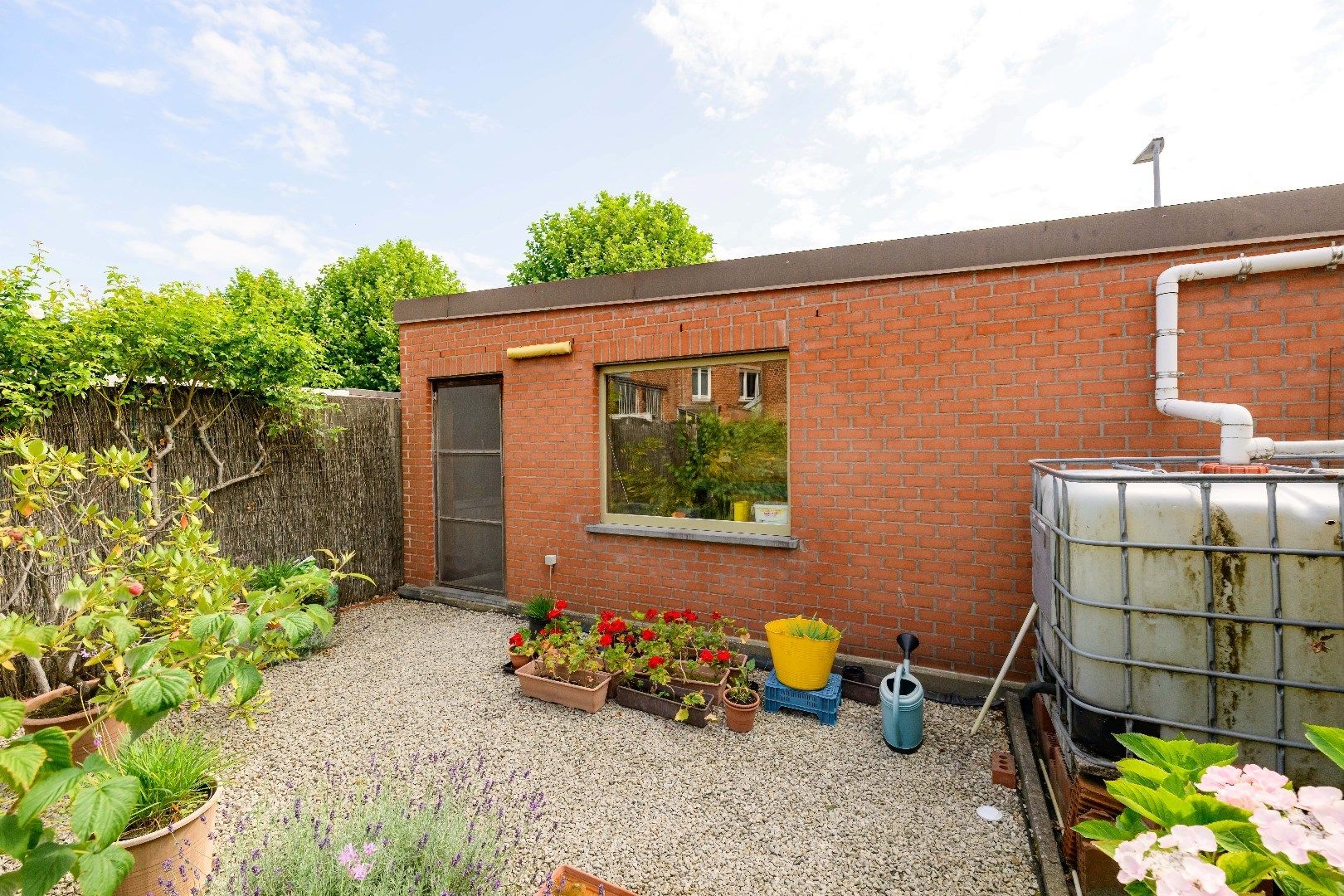 VERRASSEND RUIME WOONST (HANDELSHUIS) MET TUIN & GARAGE | TOEGANG ACHTEROM foto 10