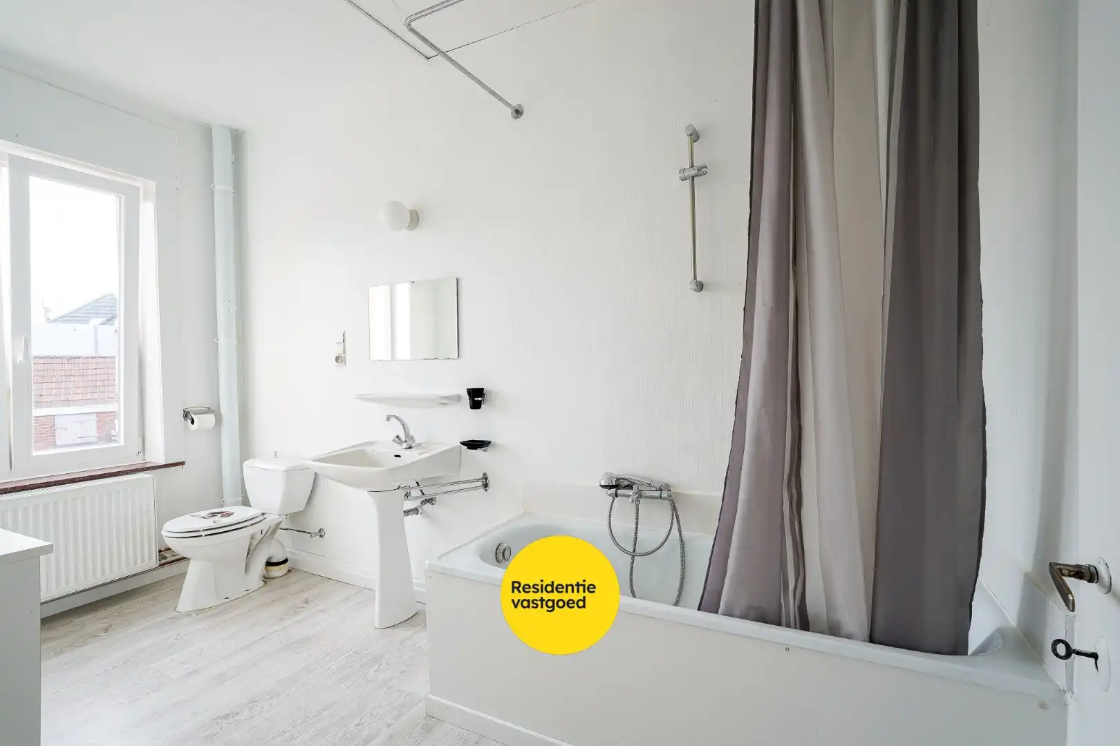 Zeer mooi onderhouden woning in het centrum van Aartrijke foto 13