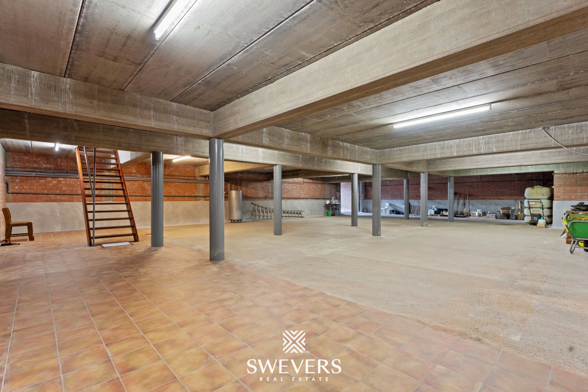 Villa met 395m² woonruimte op 48a zuidgericht perceel foto 26