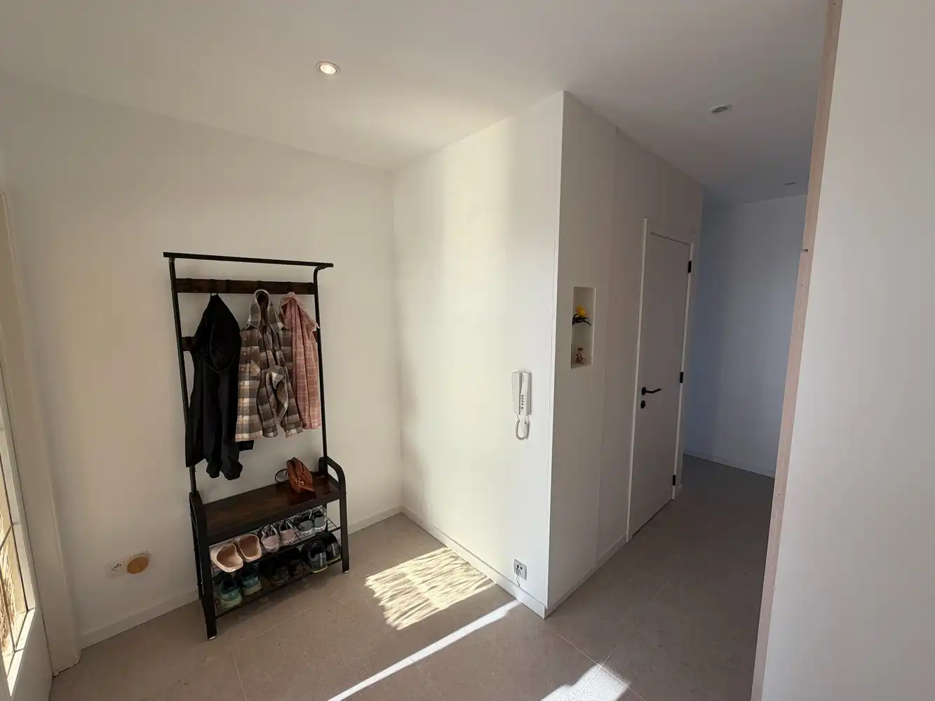 Gerenoveerd appartement van 92m² met 2 slaapkamers te Genk foto 6