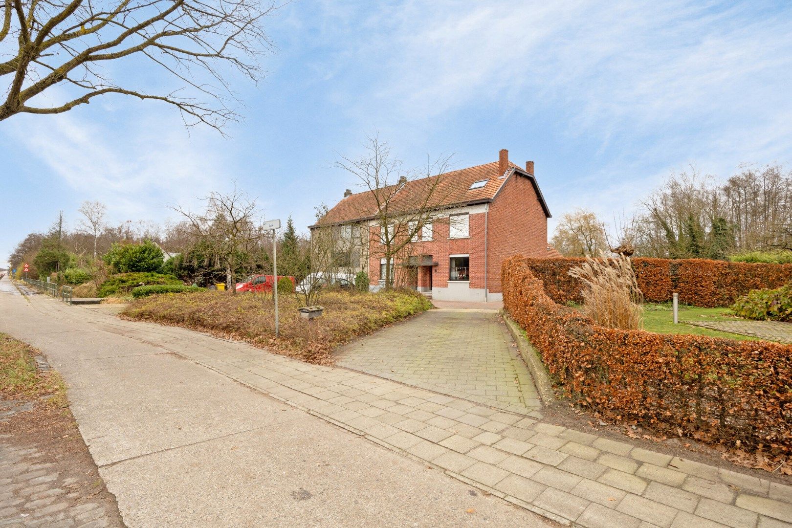 Ruim ingedeelde woning met 4 slpks op een mooi perceel van 20 are met achterliggend groen. foto 36