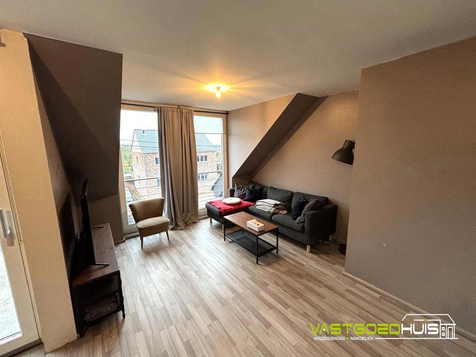 Hedendaags appartement met garage, terras en autostaanplaats foto 12